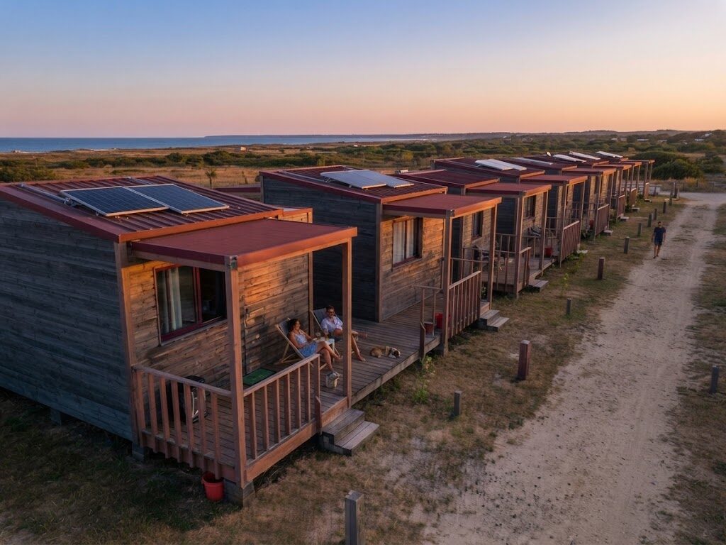 Domo transparente com vista sobre a paisagem — Glamping em Setúbal e Costa Azul