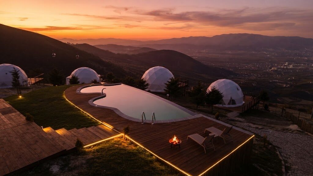 Tenda glamping ao pôr do sol na natureza portuguesa — Glamping no Norte de Portugal