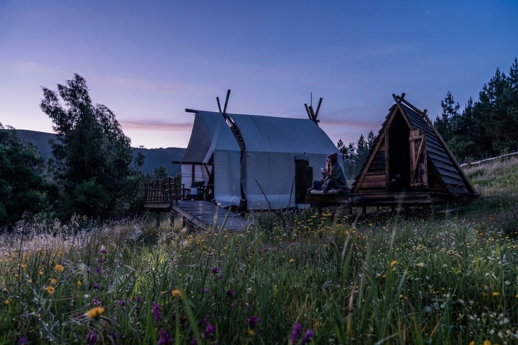 Barril de madeira convertido em quarto de glamping — Reservas e Melhores Glampings de Portugal