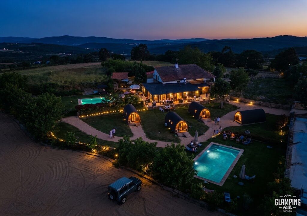 Tenda glamping ao pôr do sol na natureza portuguesa — Melhor Glamping de Portugal