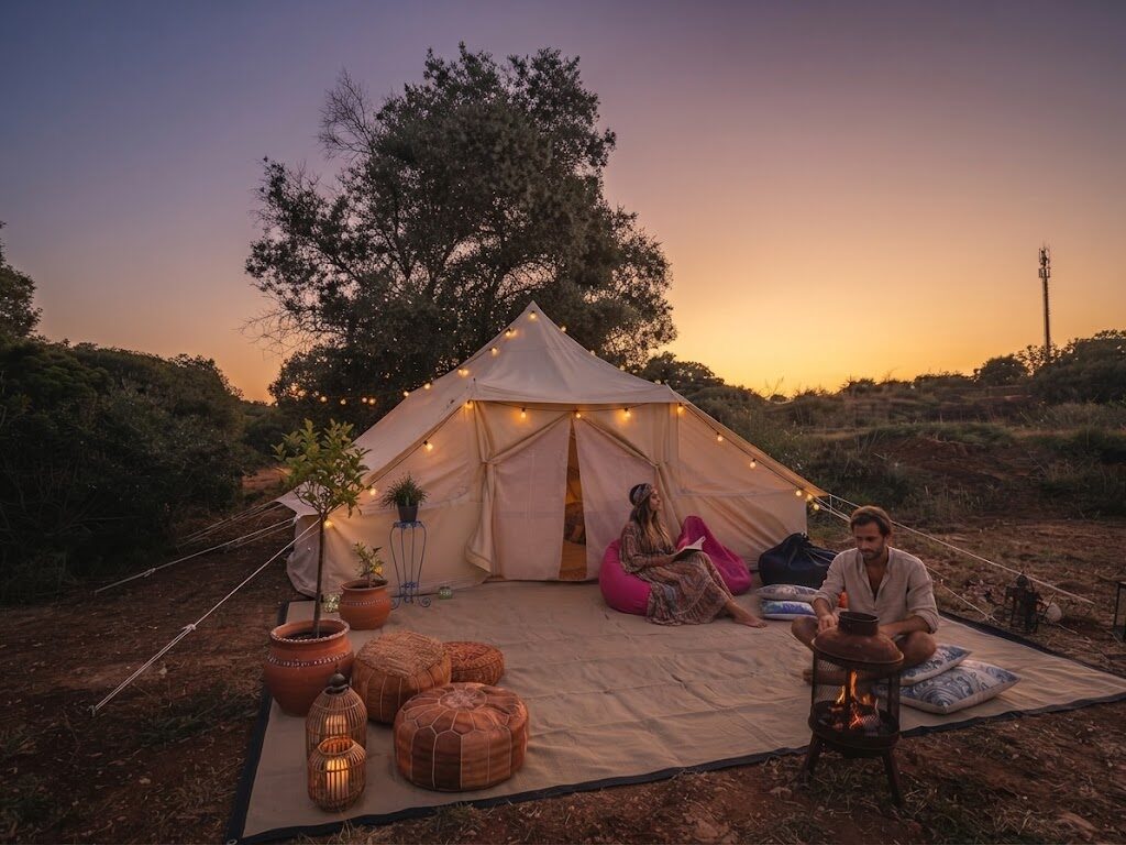Tenda glamping ao pôr do sol na natureza portuguesa — Glamping em Tavira