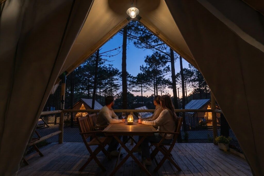 Domo transparente com vista sobre a paisagem — Glamping em Faro