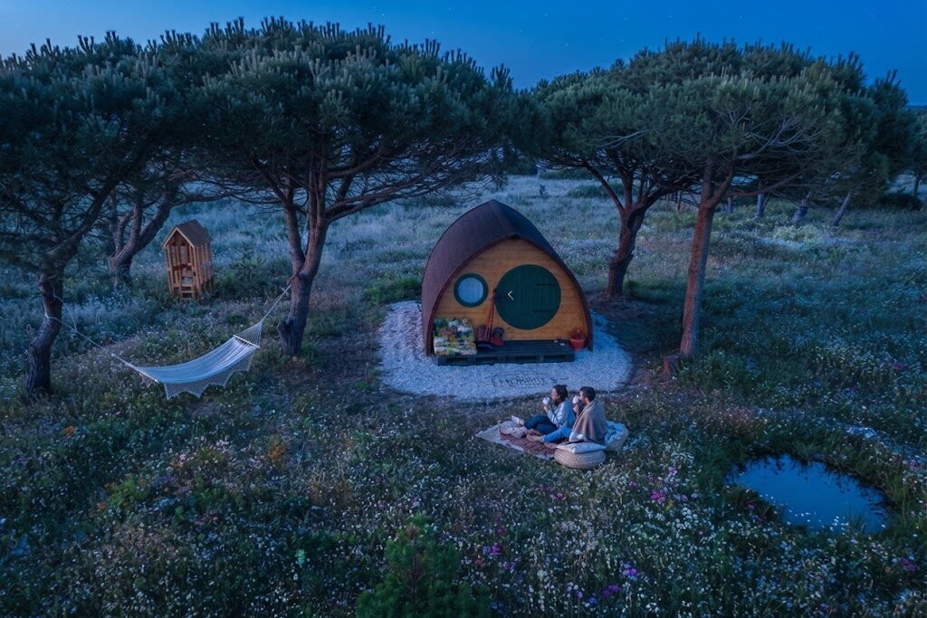 Tenda glamping ao pôr do sol na natureza portuguesa — Glamping perto de Lisboa