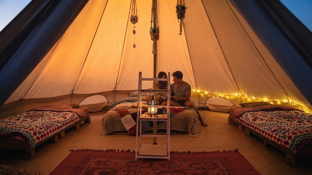 Domo transparente com vista sobre a paisagem — Glamping no Fundão